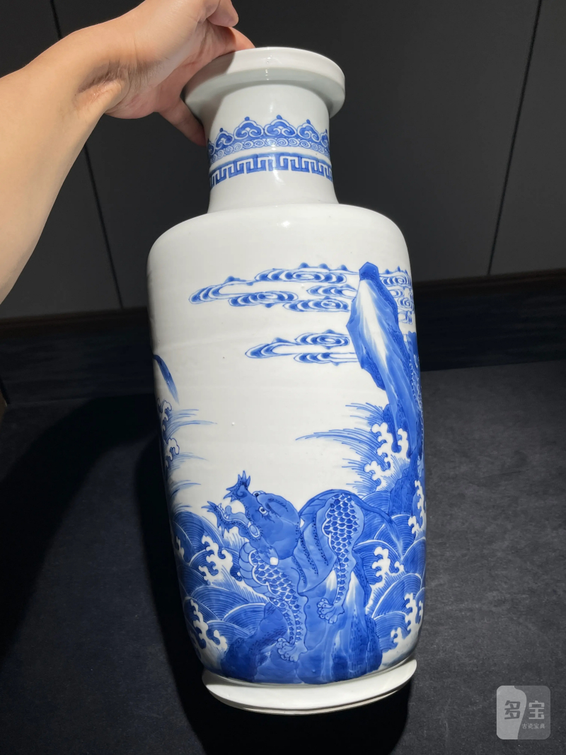 清康熙 青花海水瑞兽纹棒槌瓶 - 图3